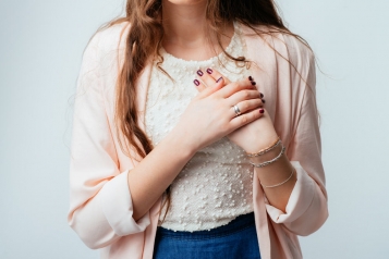 Áp xe vú khi đang nuôi con bằng sữa mẹ - Nỗi ám ảnh mất sữa của hàng ngàn mẹ