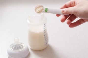 Giật mình với 6 tác hại mà mẹ không ngờ tới của sữa công thức