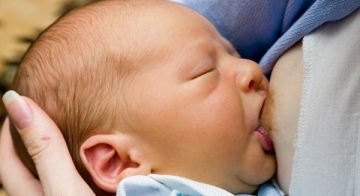 Cần làm gì khi mẹ ít sữa