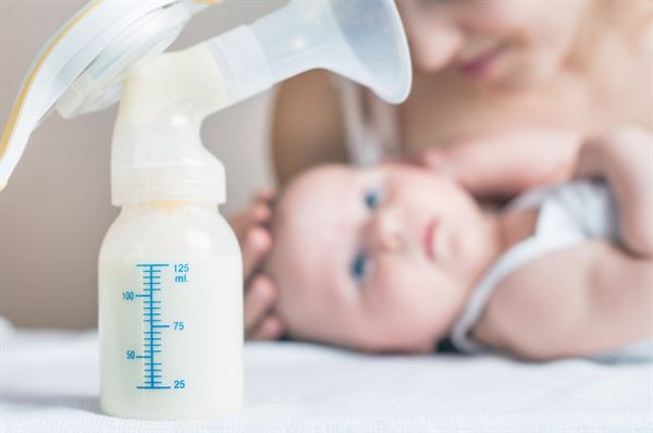 Màu sắc của sữa cho biết sữa mẹ có hỏng hay không?