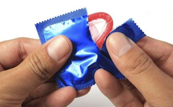 Sử dụng bao cao su khi quan hệ