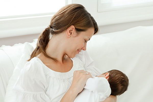 Nguồn sữa mẹ tiết ra nhiều dồi dào là một trong những yếu tố quyết định sữa mẹ tốt hay không
