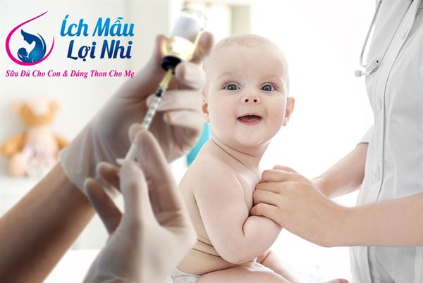 Trẻ bị sốt sau tiêm phòng