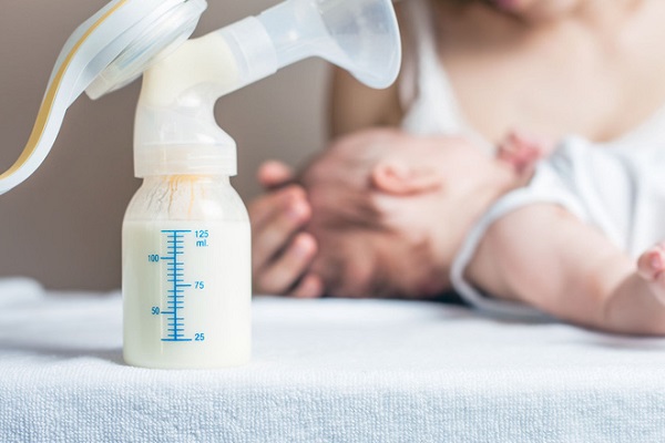 vắt hút sữa cho con bú